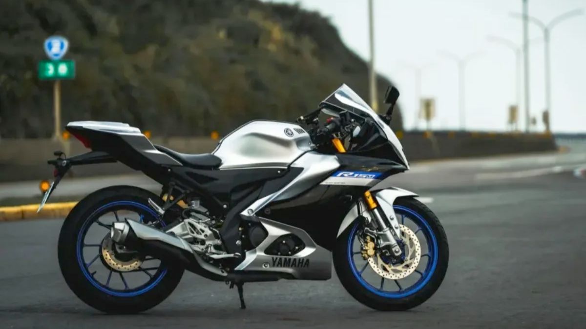 Yamaha R15 V4